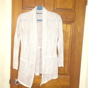 🔥Small, white Aztec cardigan🔥